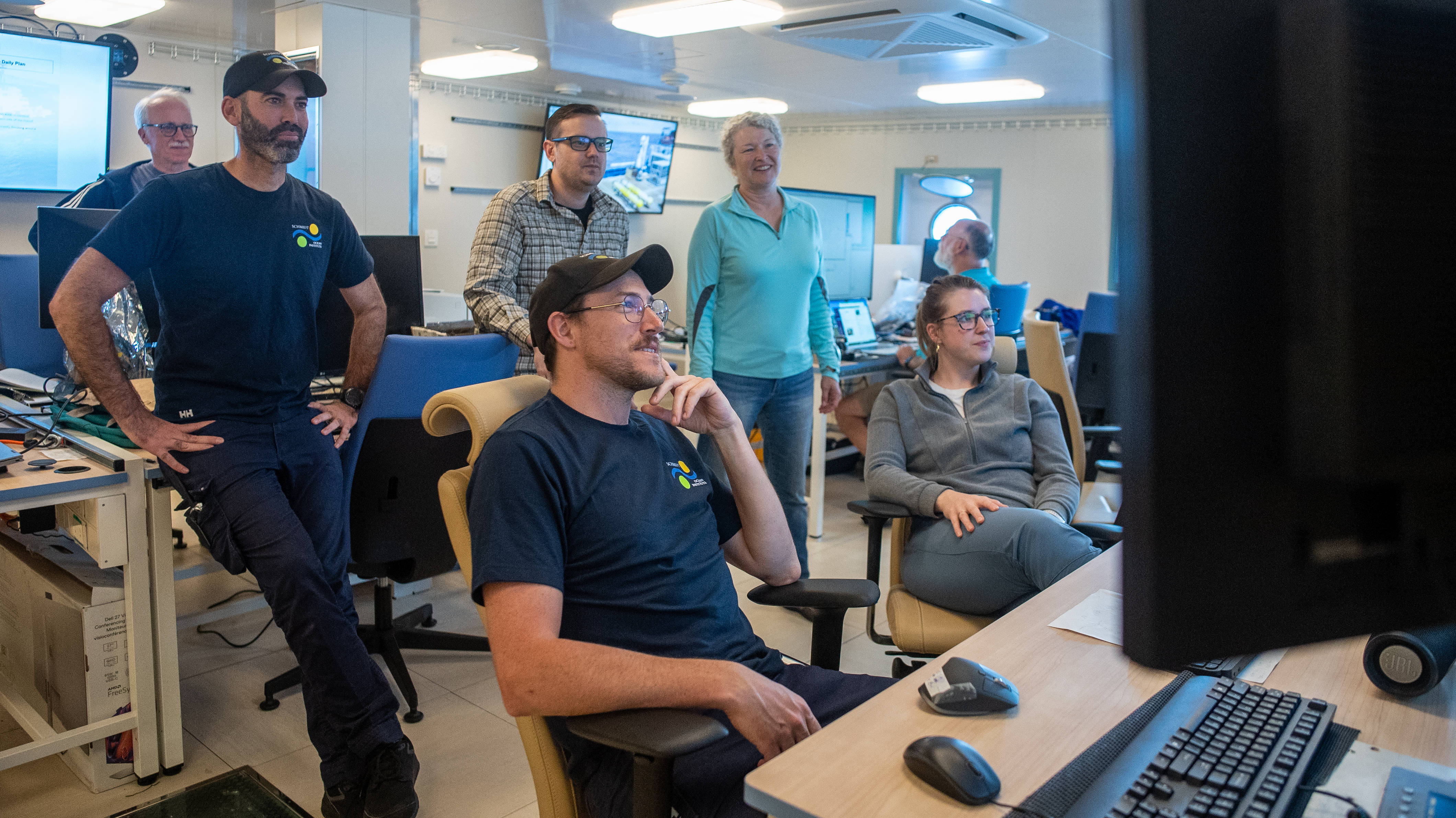 ROV control room, all screens